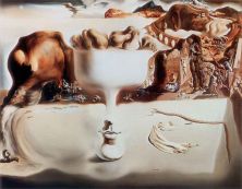 Haga click para ver la imagen ampliada apparition of face and vase on the beach.jpg